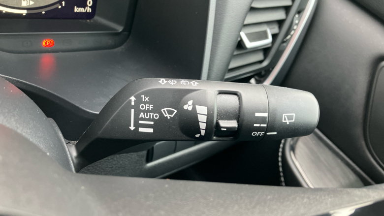 Nissan Qashqai 1.3 DiG-T MH N-Connecta 5dr Petrol Hatchback